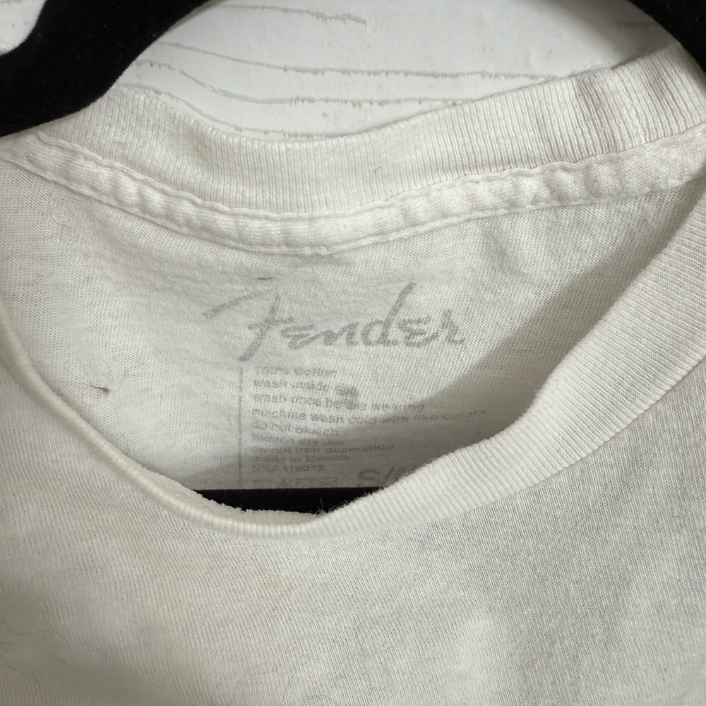 Pair Of Women’s White Cropped Short Sleeve Tee Shirts. Size S - Picture 4 of 6